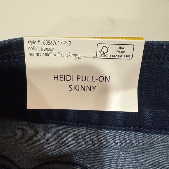 Nine West Women's Pull-On Skinny Blue Jeans Size 8 🆕 - Picture 9 of 9